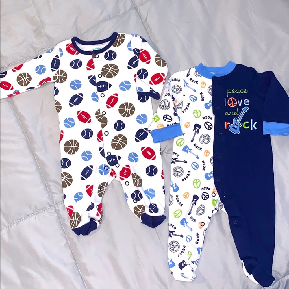 (2 for $10) Bundle of 2 infant pajamas- EUC